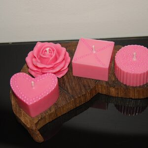 Bougie gourmande, quatre petites bougie en forme de coeur rose ronde et carré