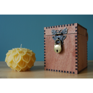 Coffret cadeau, coffret en bois et sa bougie en forme de lotus